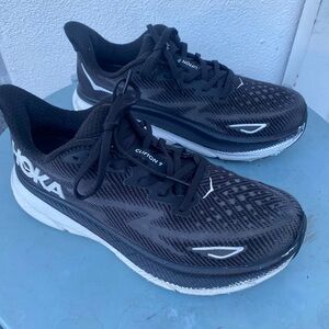 Men's Hoka Clifton 9 Black Running Shoes (8 US)